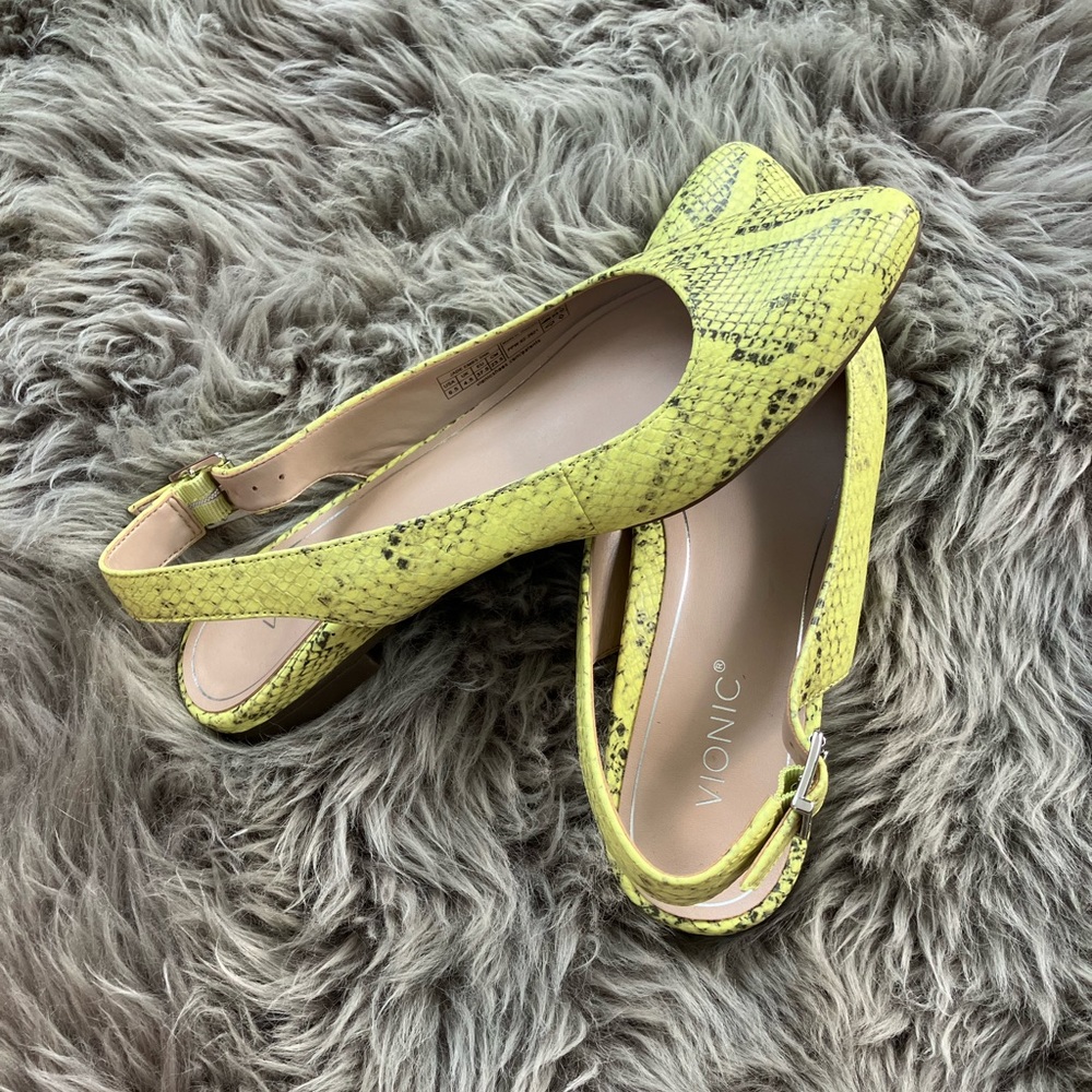 Vionic Flats